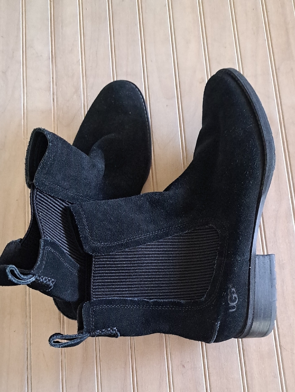 UGG Hillhurst Chelsea Boots Black Suede Leather Comfy Slip On Ankle Booties